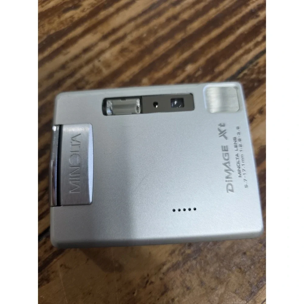 Minolta Konica DiMAGE Xt 3.2MP Digital Camera - Silver